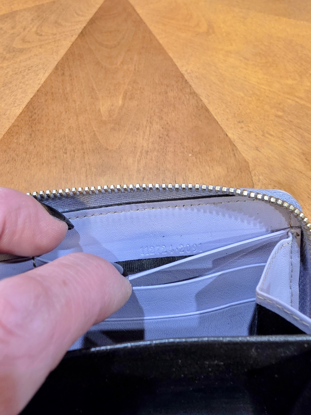Gucci Beige & Lavender GG Supreme Zip-Around Wallet - Picture 8 of 10